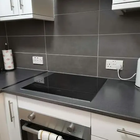 Newly Renovated Cosy 1 Bed Flat, 4 Minutes Walk To Town Centre, 3 Minutes Walk To The Train Station, Free Parking, Modern, Fresh And Spacious Living Room, Netflix Ready Smart Tv, Wifi Wellingborough Exterior photo